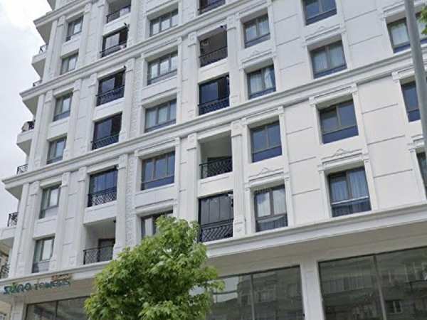 Küçükköy merkez'de otoparkli si̇te'de cadde üstü manzarali satilik dai̇re