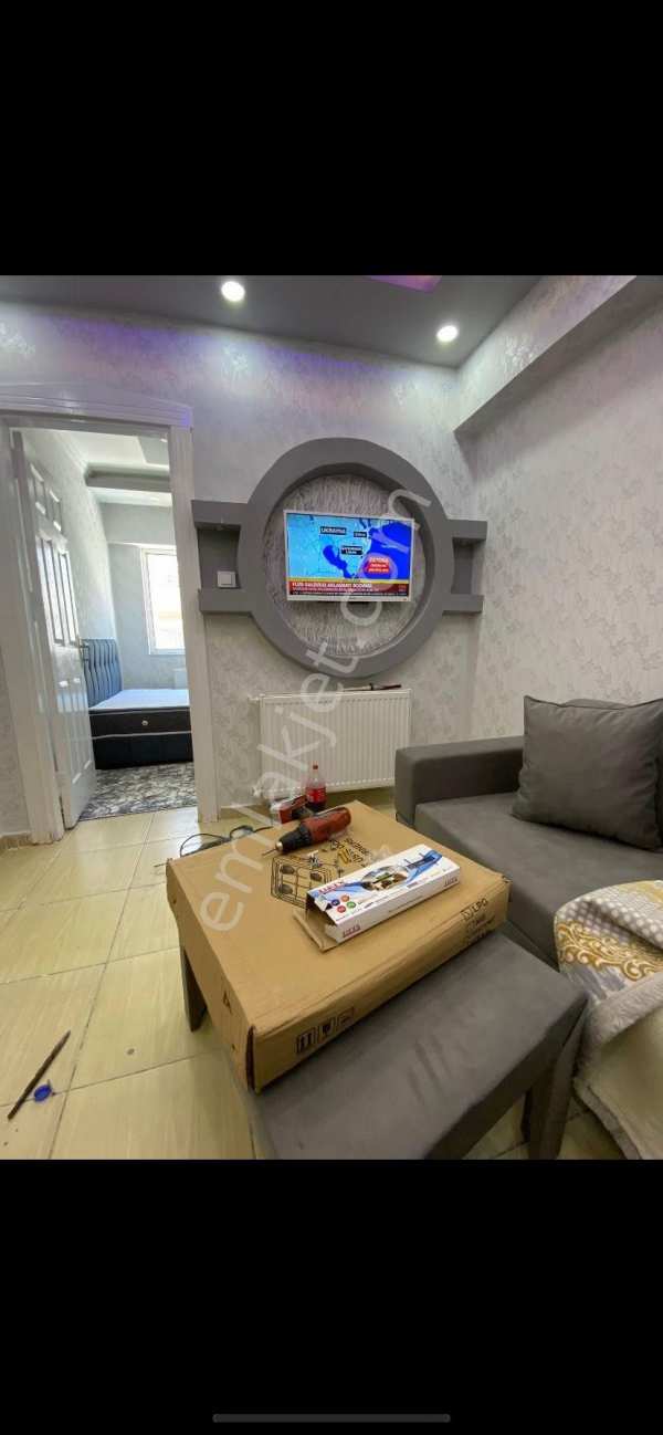 Üniversite karşısında 1 kat balkonlu 2+0 eşyalı lüx kiralık stüdyo daire