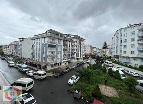 Ulaş emlaktan şehi̇r merkezi̇nde eşyali ki̇ralik 2+1dai̇re