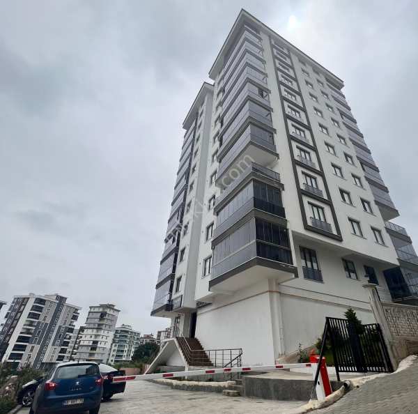 Truva'dan; gi̇yi̇nme odali,deni̇z manzarali geni̇ş ara kat 3+1 dai̇re