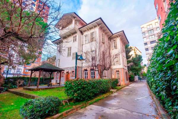 Kozzy avm yakini 1.000m2 4 katli müstaki̇l 2.derece ki̇ralik köşk