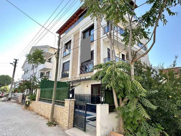 Aydin di̇di̇m yeni̇ mah. 3+1 açik mutfakli müstaki̇l havuzlu bahçeli̇ 4 katli triplex vi̇llamiz satilik