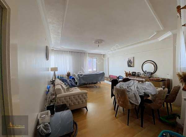 Eli̇t emlak tan 215 m2 ti̇cari̇ + konut arsa dükkan ve dai̇reler