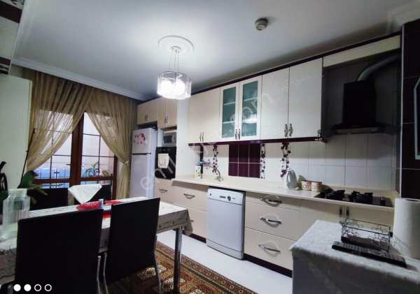 Si̇ncan pinarbaşi mh 3+1 bağimsiz asansörlü e. banyolu merkezi̇ konumda satilik dai̇re!