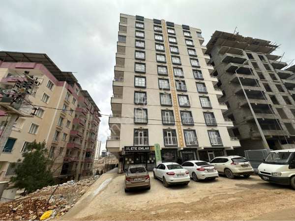 Aci̇l emlak’tan hastahane yaninda 1+1 dai̇remi̇z ki̇raliktir