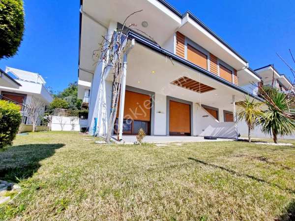 Kuşadası soğucakta havuzlu sitede 3 oda 1 salon yazlık