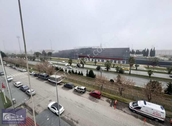 Truvadan tramvaya cephe merkezi̇ konumda komple satilik bi̇na