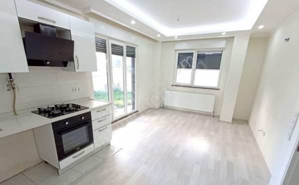 Kemali̇st gayri̇menkul'den, altintepe'de mi̇ni̇büse i̇lk sokak, 2 yillik bahçeli̇