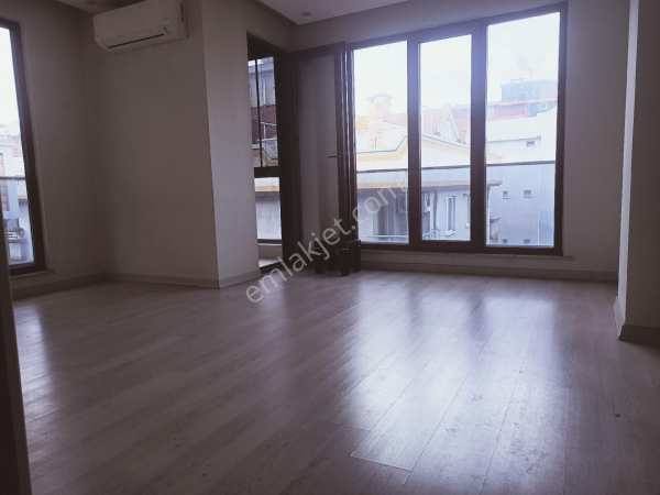 Şirinevler'de 4 yıllık 2+1 kiralık daire