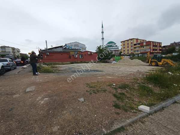 650 m² ki̇ralik arsa