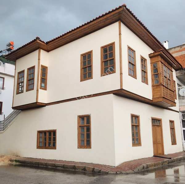 Antalya merkezde ki̇ralik müstaki̇l 6+2 bahçeli̇ komple sifir bi̇na