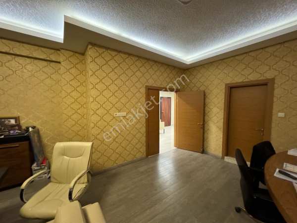 Remax i̇nci̇'den çarşi merkezde lüks ofi̇s