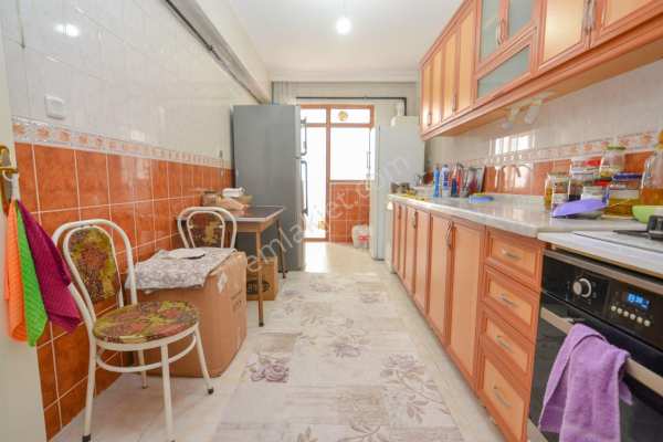 Pursaklar kaleci̇k emlak'tan satilik en merkezi̇ yerde güney cephe asansörlü 3+1 orta kat