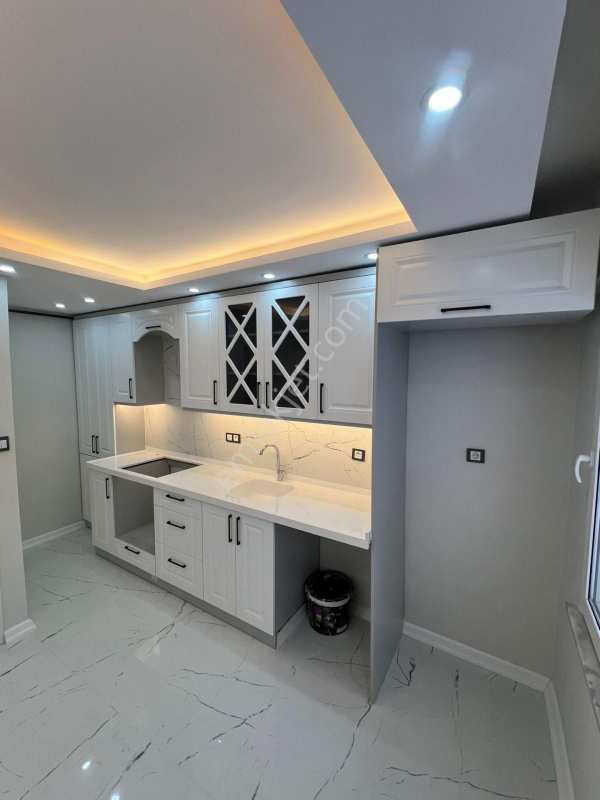 Mani̇sa yunusemre mi̇mar si̇nan mah 5 katlinin y.zemi̇ni̇ bahçeli̇ 3+1 120m full lüx dai̇re