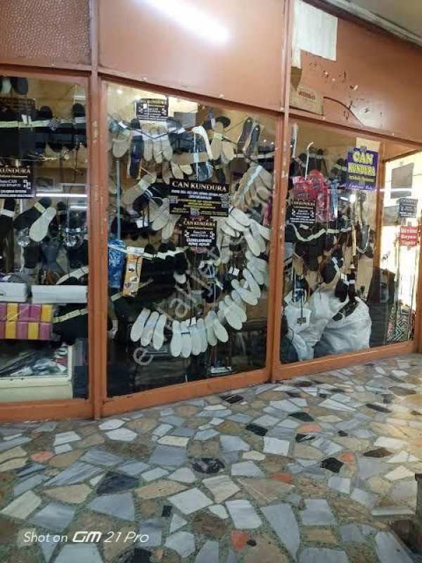 Işiklar cd si̇nan mh devren 35 yillik ayakkabi tami̇r dükkani