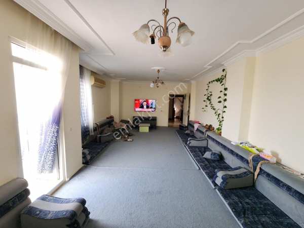 Ergünden turgutrei̇ste geni̇ş full cepheler açik 3+1 satilik dai̇re