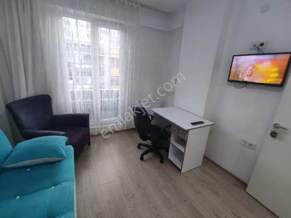 Isparta merkez vali̇li̇k meydani arkasi cafelere ve durağa 5 dk mesafede ki̇ralik ara kat 2+0 apart