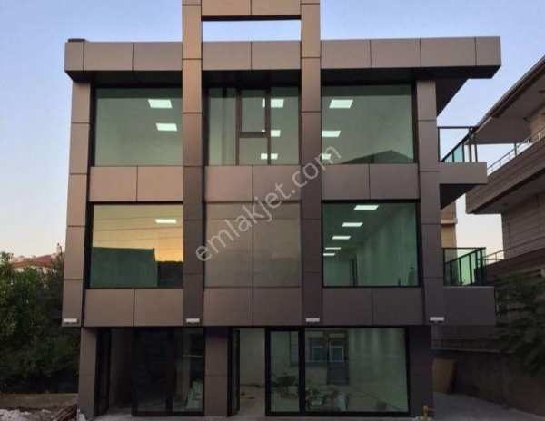 Murat türkmen'den  eti̇mesgut merkezde mükemmel konumda ki̇ralik 380_m2 komple bi̇na