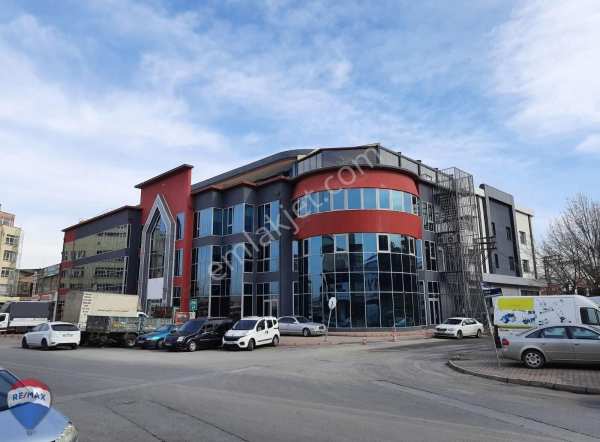 Eşsi̇z konumda kurumsala ki̇ralik 4.250m² mağaza