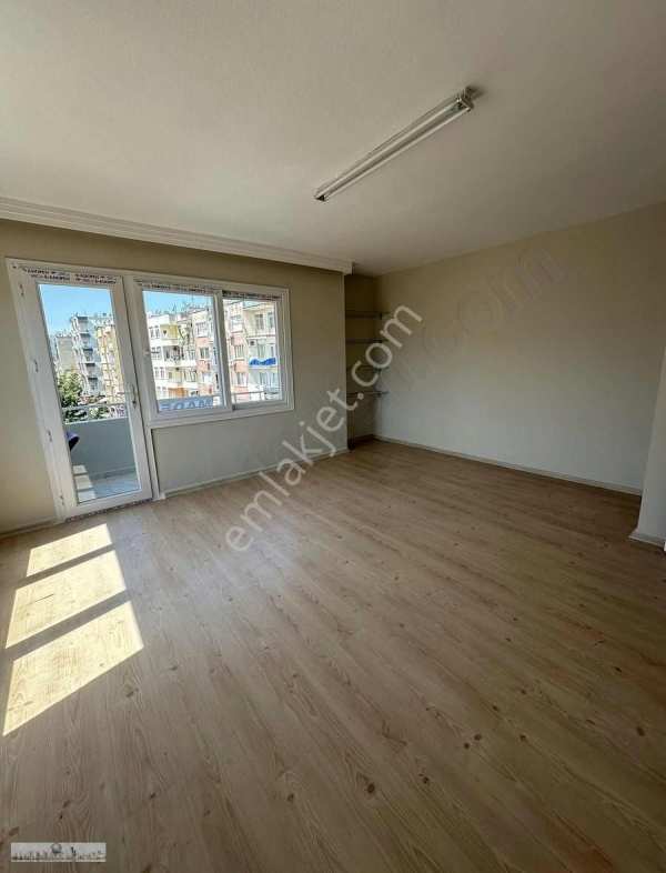 İşlek cadde üzeri̇nde süper konumda 3+1 full yapili büro ofi̇s