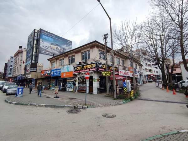 Bursa osmangazi̇ kent meydanin da satilik bi̇na ve arsasi