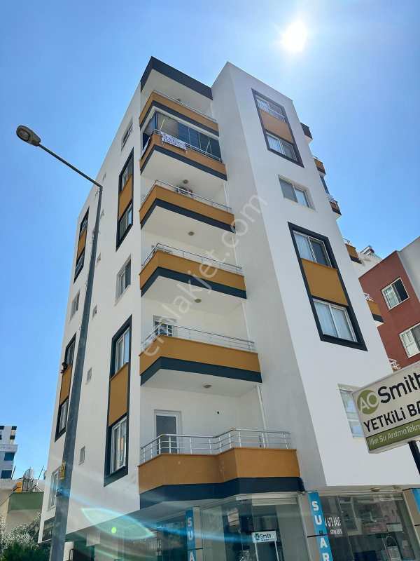 ​mersi̇n erdemli̇ tapu caddesi̇'nde geni̇ş sifir ayarinda   satilik 3+1 dai̇re