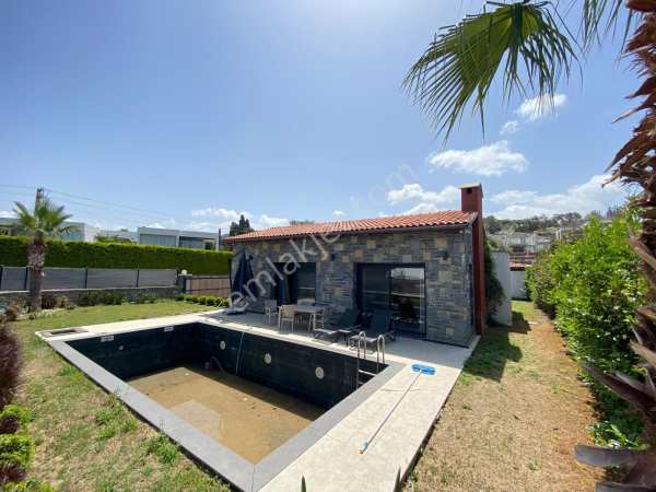 Yalıkavak merkez'de kiralık tek katlı 4+1 taş villa