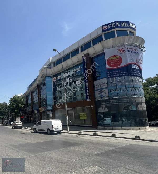 Sancaptepe metro yani başinda i̇ki̇ cadde ortasinda ki̇ralik mağaza