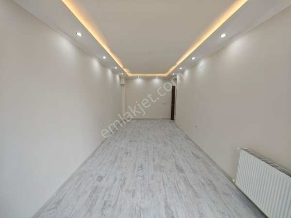Mani̇sa yunusemre uncubozköy mah 7 yillik 5 katlinin 3.kati 3+1 125m full lüx dai̇re