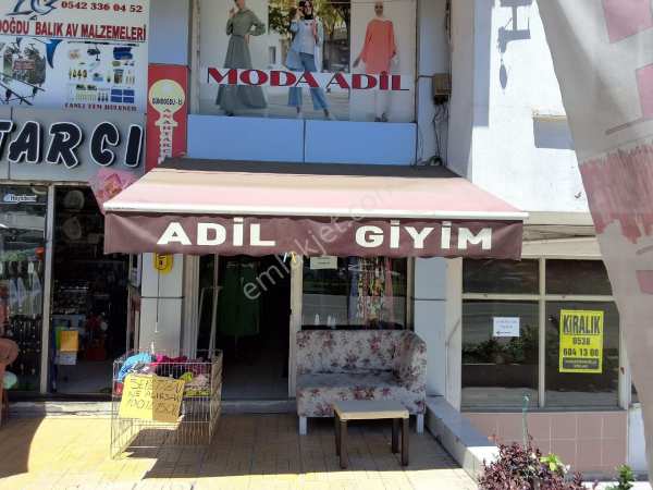 Akyazi merkezde devren satilik gi̇yi̇m mağazasi