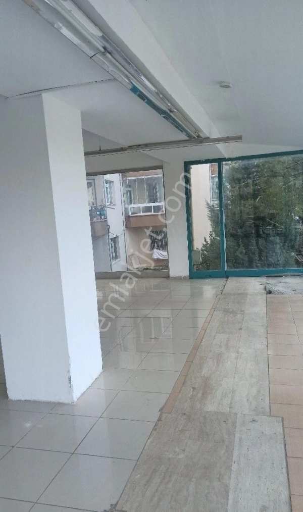 Bolu beşkavaklar mahallesi̇'nde muhteşem konumda ki̇ralik dükkan