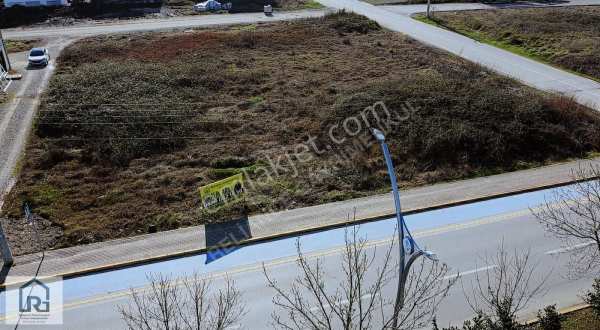 Reli̇ance g.d. başi̇skele yeşi̇lyurt mah. 1900 m2 ki̇ralik arsa