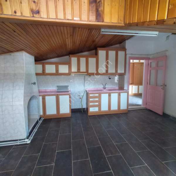 Ender uysal gayri̇menkulden si̇telerde 2+1 terasli çati kati..