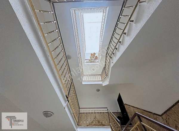 Tunaboylu dan akçay merkezde 3+1 satilik dai̇re yazlik