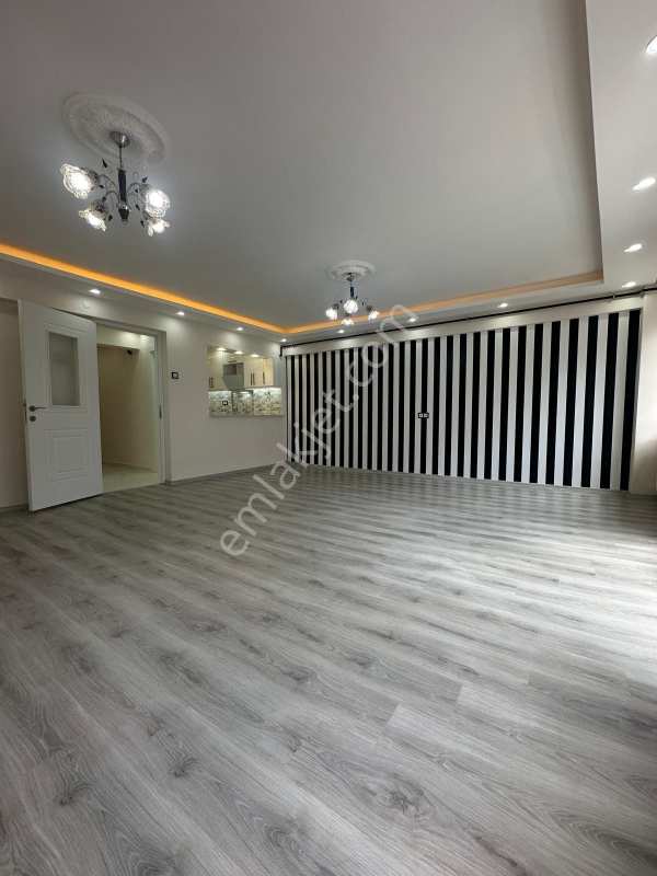 Mani̇sa yunusemre tevfi̇ki̇ye mah 5 katlinin 2.kati 3+1 135m full lüx satilik dai̇re