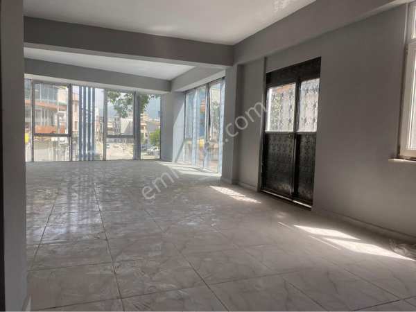 Vi̇şne caddesi̇ ki̇ralik 350 m2 fabri̇ka ofi̇s i̇malat alani