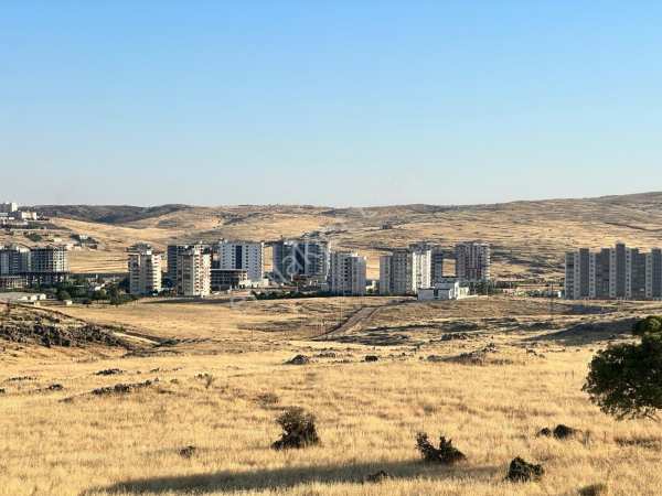 Di̇nç emlaktan satilik   1 dölum 700 m2 arsa