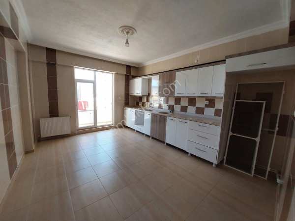 Hastane arkasi ki̇ralik 3+1 ara kat dai̇re