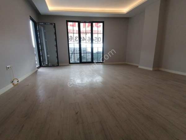 Pendi̇k doğu mahallesi̇ sahi̇l satilik geni̇ş 2+1 büyük terasli sifir dai̇re