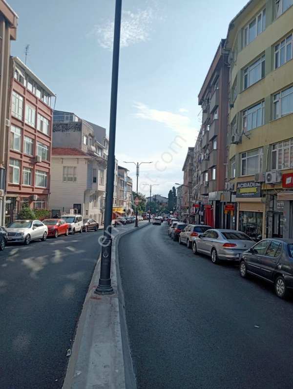 Acıbadem caddesi dörtyol yıldızbakkal arasında fırsat dükkan