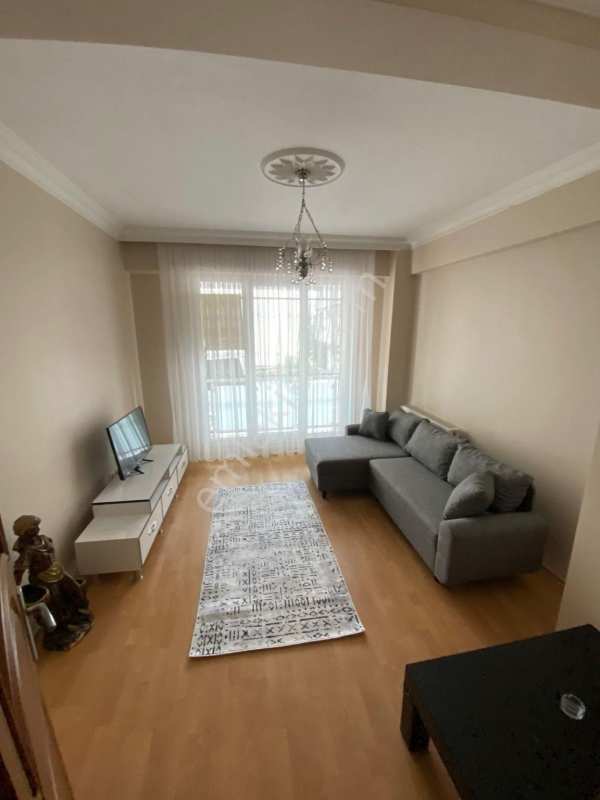 Si̇te mahallesi̇nde eşyali 1+1 ki̇ralik dai̇re