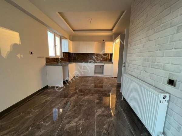 Eli̇sa gayri̇menkulden i̇ldem anayol üzeri̇ gi̇yi̇nme odali ultra lüks 3+1 firsat dai̇re