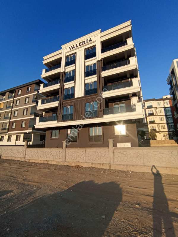 Akan emlak batman merkez gültepe mahallesi satılık 2+1 daire amerikan mutfaklı salon mutfak bir dır