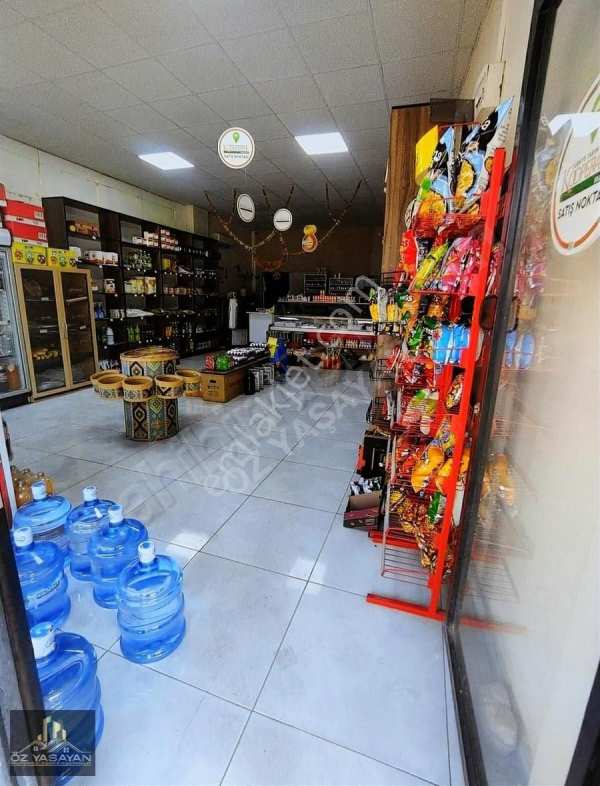 Öz yaşayan gayri̇menkul'den satilik cadde üzeri̇ 80 m2 i̇şyeri̇