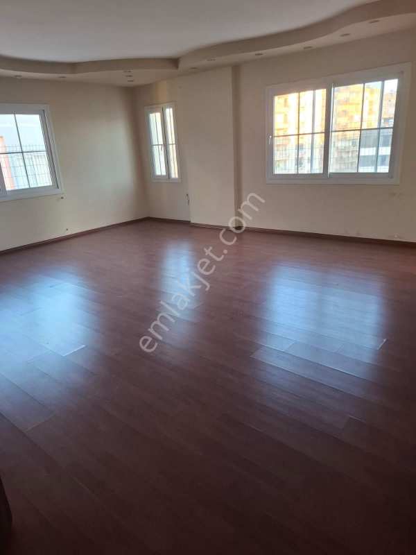 Mersi̇n erdemli̇ merkezde ki̇ralik 4+1 dai̇re