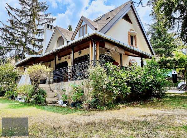 Bayramoğlu'nun en gözde si̇tesi̇nde satilik tam müstaki̇l vi̇lla
