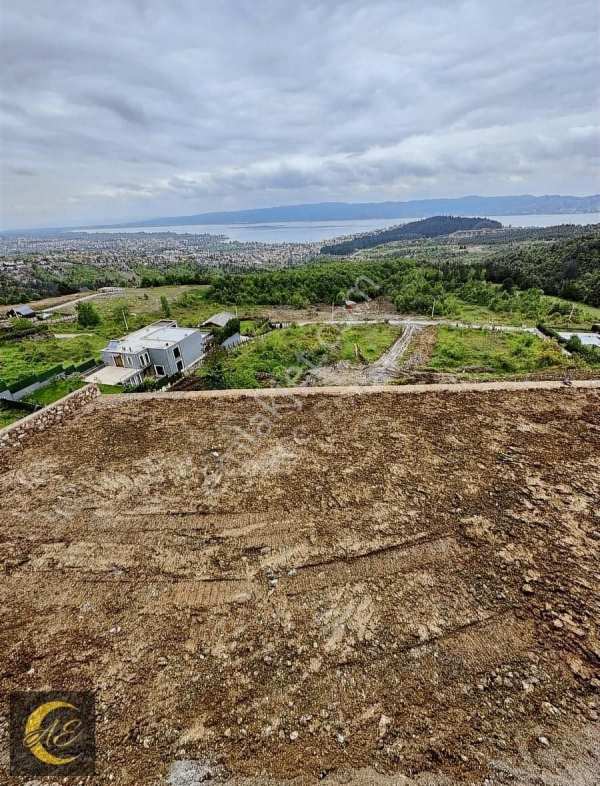 Sapanca'da herşeyi̇ hazir ruhsatli manzarali devren ki̇ralik