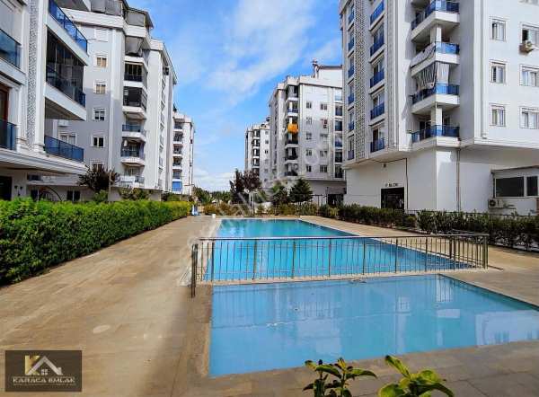 Cadde üzeri̇ havuzlu si̇tede ki̇ralik 6+1 dubleks dai̇re