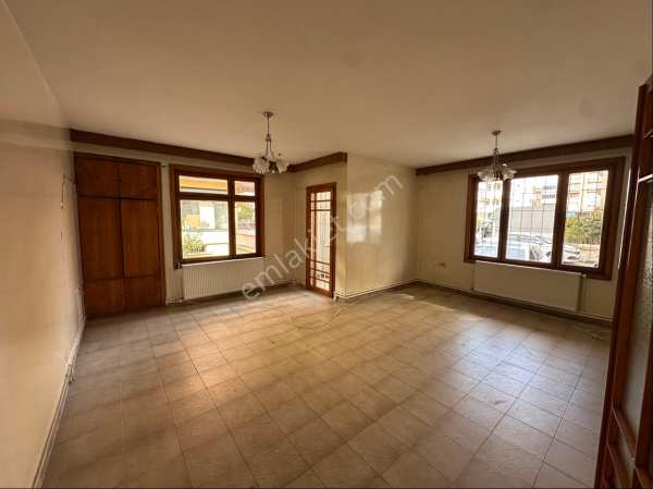 İbrahimlinin gözde konumunda 3+1 kiralık büro