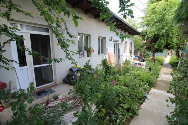 Vand casa 2 camere Str.Gradina Veche - 68.000 euro